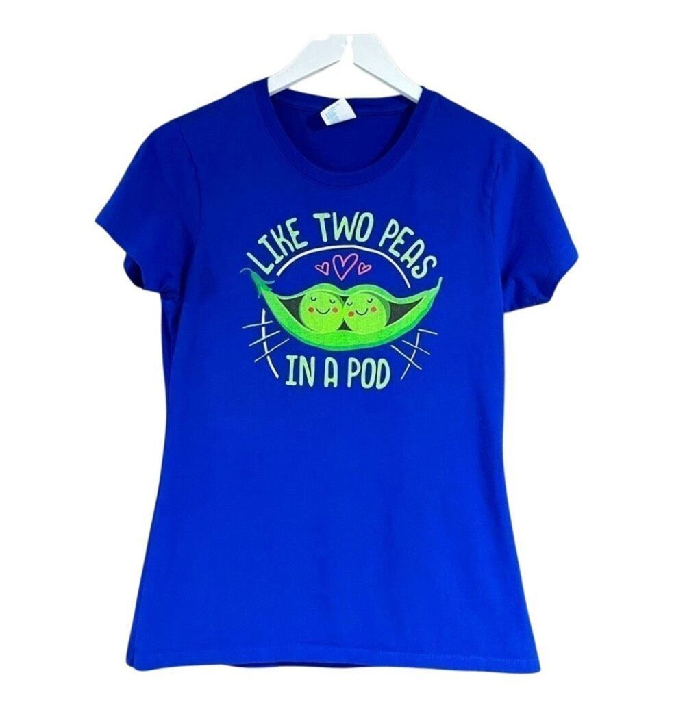 “Two Peas in a Pod” graphic t-shirt - S